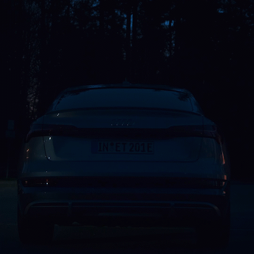 Audi_etron_SB_CYF_GIF_V6_EN_1x1_1