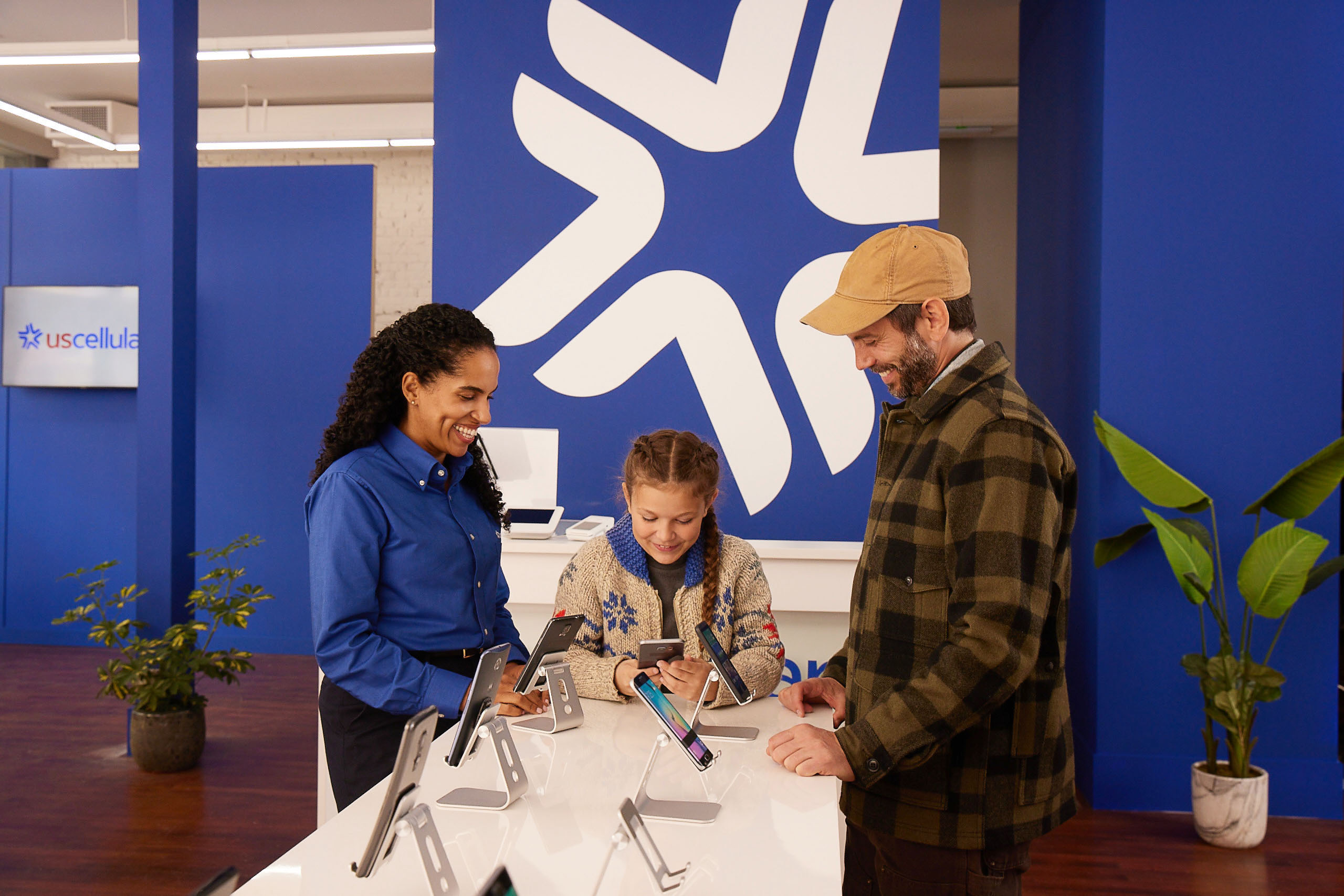 WALL5141_USCellular_shop